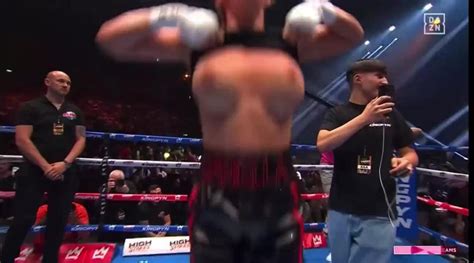 daniella hemsley really flashed|Kingpyn Boxing results: Daniella Hemsley flashes audience after。